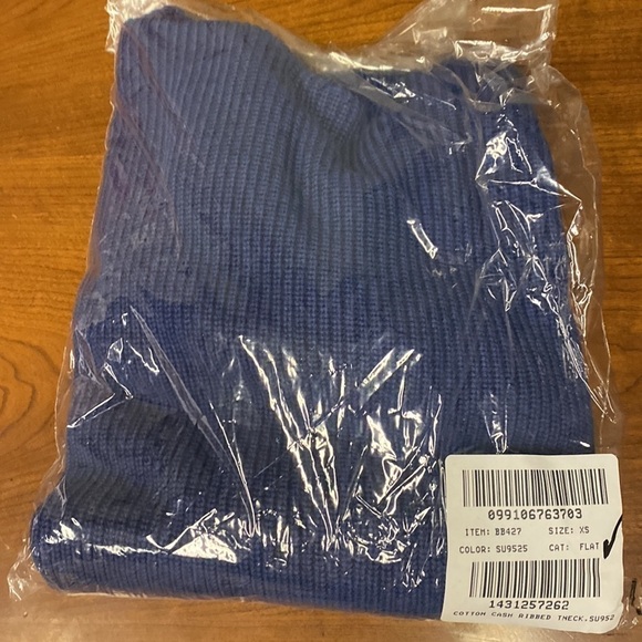 NEW J. Crew Ribbed cotton-cashmere relaxed turtleneck sweater
Item BB427 - Picture 5 of 5